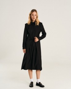 Платье рубашка с акцентными плечами