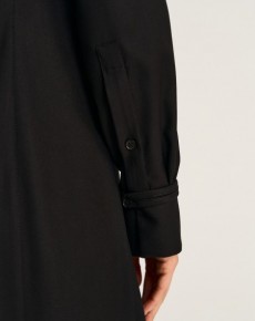 Платье рубашка с акцентными плечами