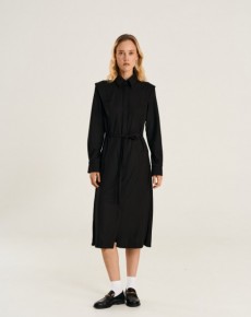 Платье рубашка с акцентными плечами