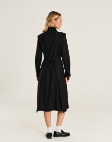 Платье рубашка с акцентными плечами