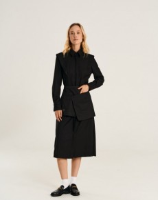 Платье рубашка с акцентными плечами