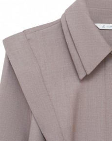 Платье рубашка с акцентными плечами