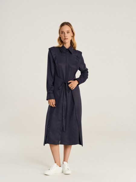 Платье рубашка с акцентными плечами