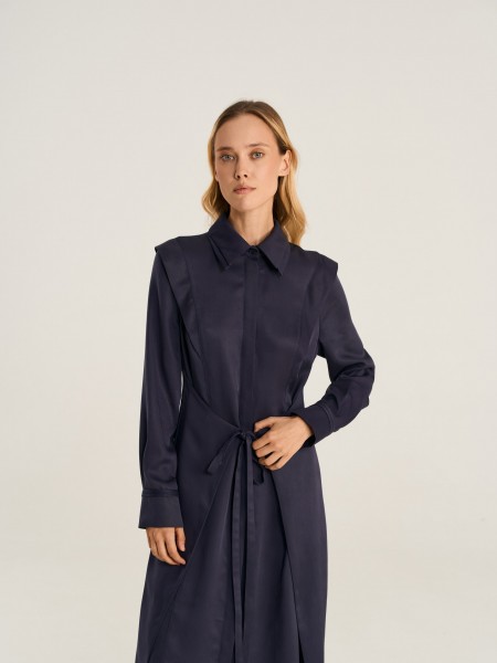 Платье рубашка с акцентными плечами