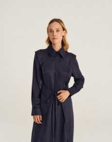 Платье рубашка с акцентными плечами