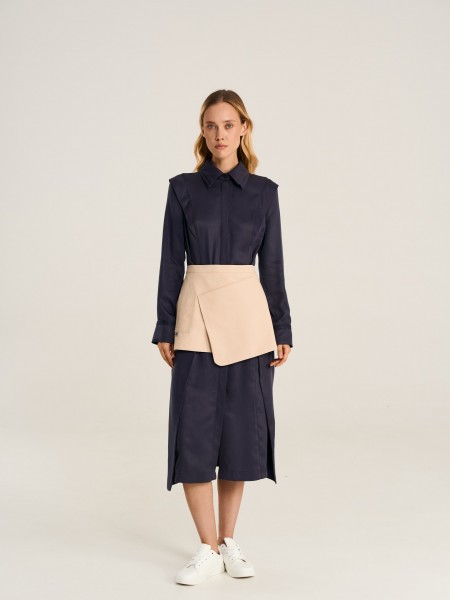 Платье рубашка с акцентными плечами