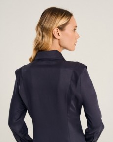 Платье рубашка с акцентными плечами