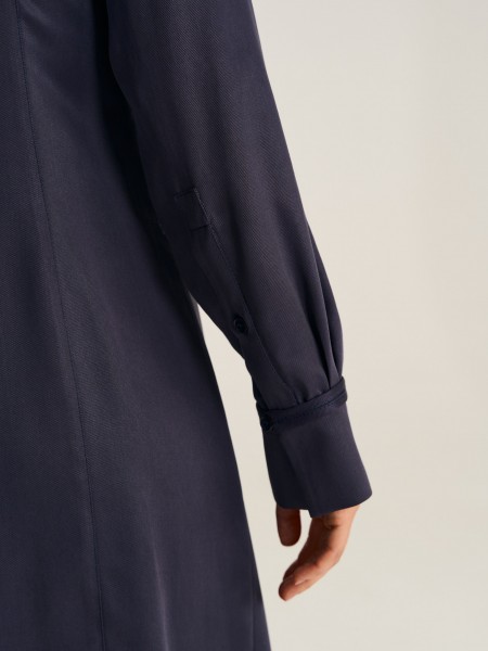 Платье рубашка с акцентными плечами