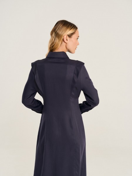 Платье рубашка с акцентными плечами