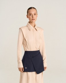 Платье рубашка с акцентными плечами